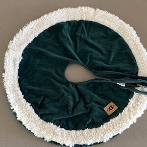 NWOT UGG Green and White 22” Christmas tree skirt